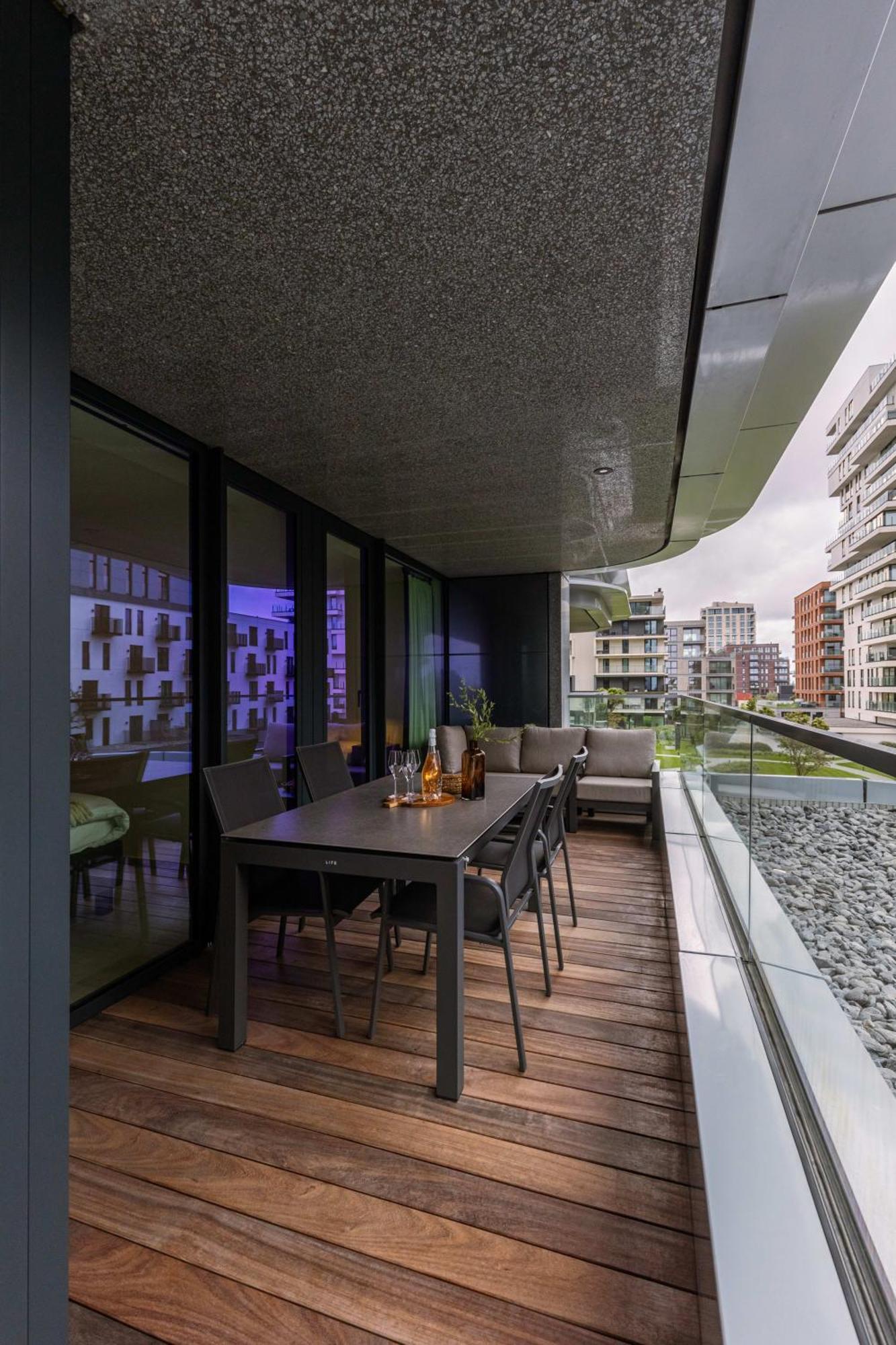 Huswell - Beautiful With Spacious Terrace *